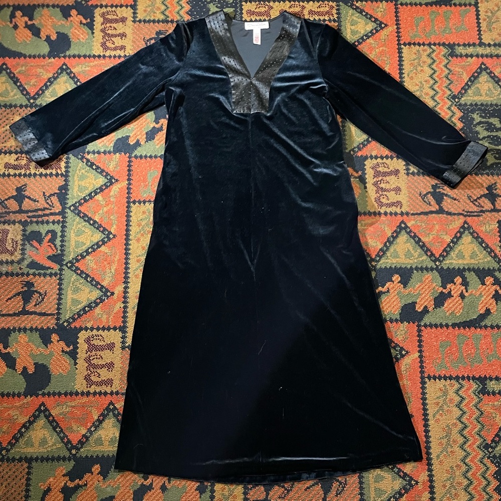 Vintage Oscar De La Renta black velvet gown, long sleeve, with pockets, size M